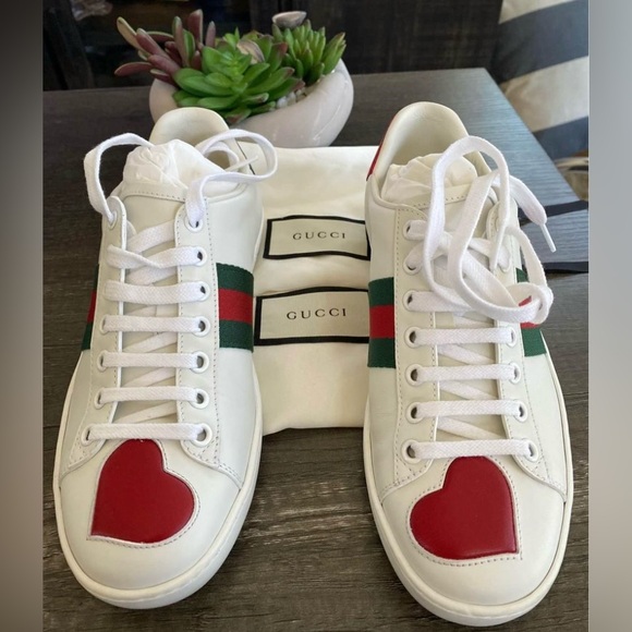 Gucci Heart Classic Sneakers - Picture 2 of 3